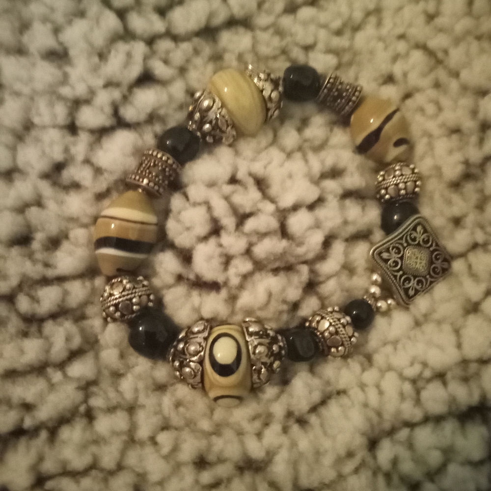 Nice bracelet - Picture 2 of 3